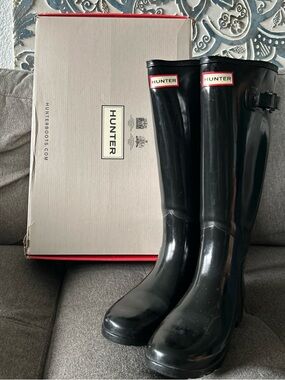 Hunter Black Gloss Tall Rain Boots with Red Logo Trim women’s 7